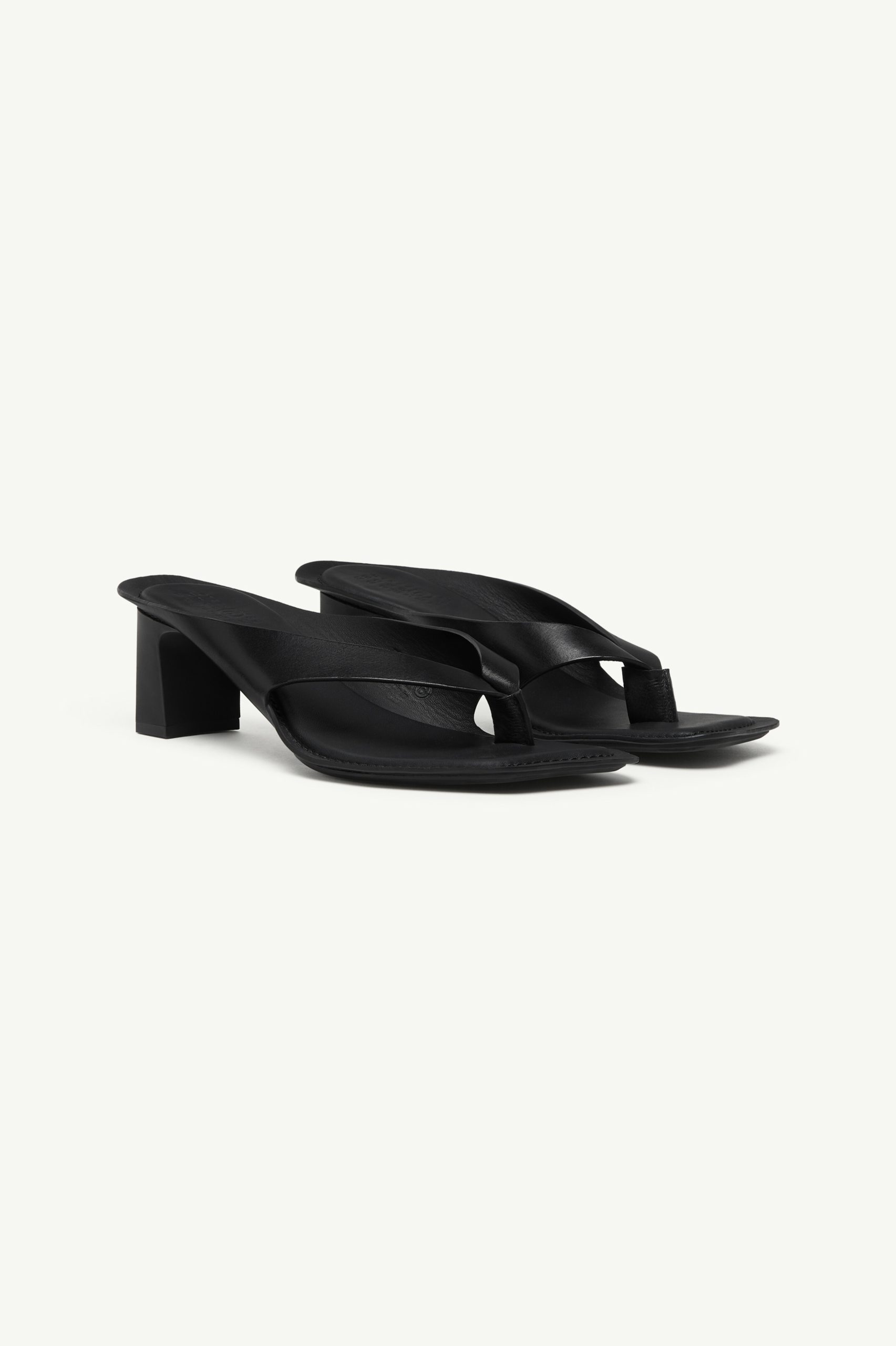 IMG_1218 - New Trend Black leather open-toe sandals with chunky block heel and wide straps, side view on white background.