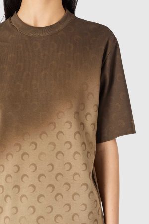 Brown gradient short-sleeve shirt with an all-over subtle crescent pattern on the chest and sleeve area