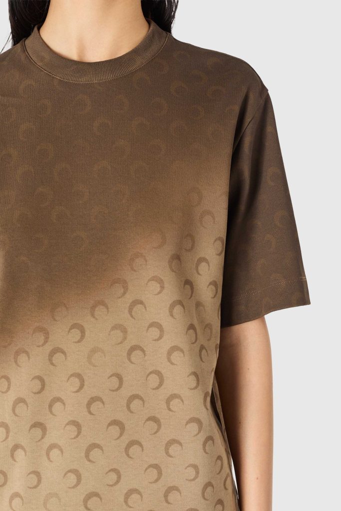 Brown gradient short-sleeve shirt with an all-over subtle crescent pattern on the chest and sleeve area