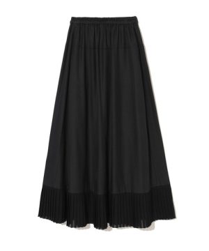 Black midi/maxi skirt with an elastic waistband and a pleated hem at the bottom.