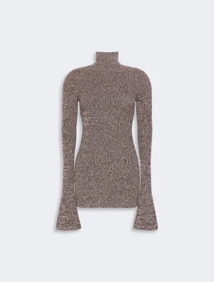 Brown speckled knit turtleneck sweater with long sleeves, form-fitting form.