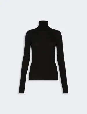 Black ribbed turtleneck sweater with long sleeves, form-fitting silhouette and crew neckline (turtleneck)