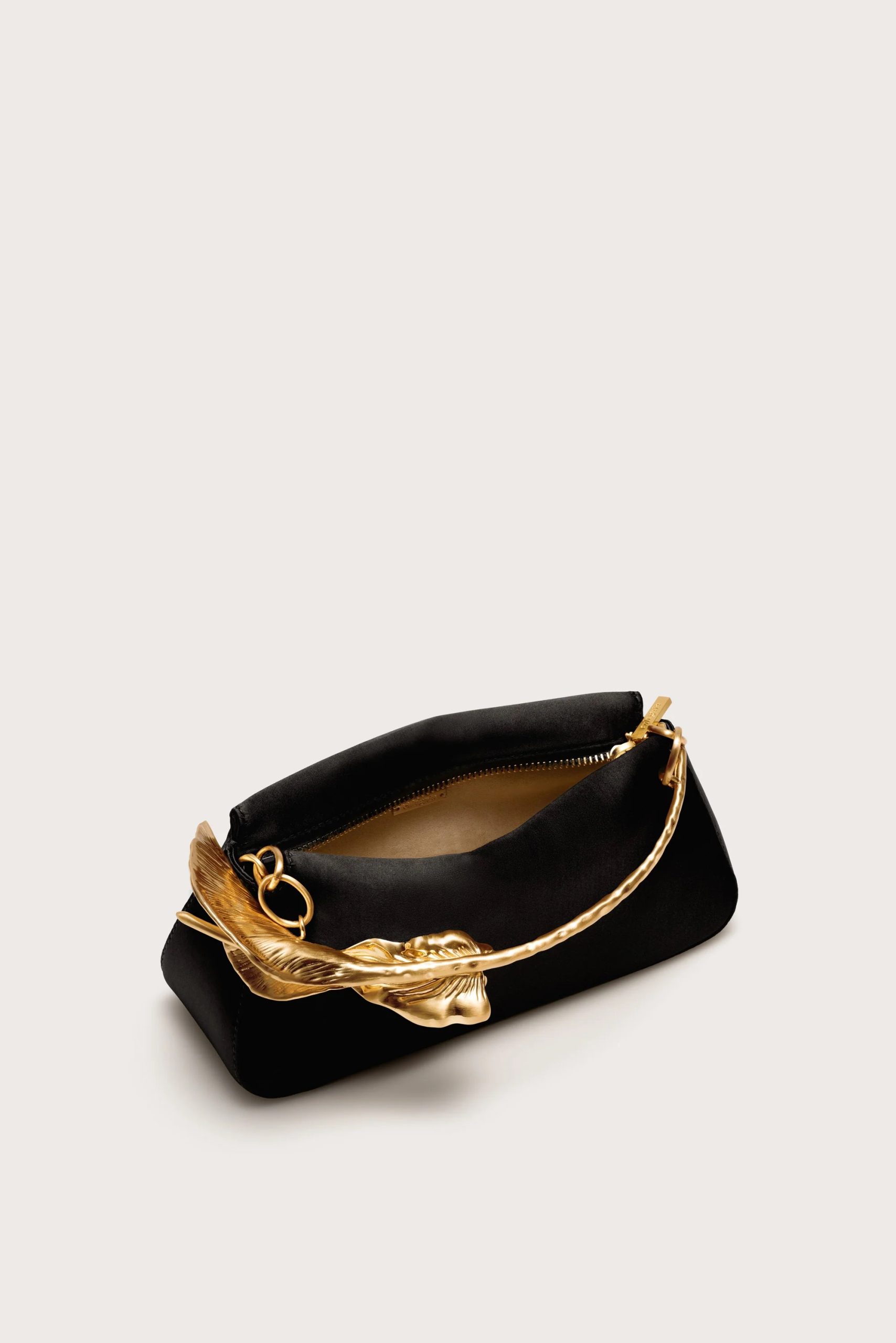 Image 425 - New Trend Black handbag with a gold leaf-shaped chain detail along the top edge